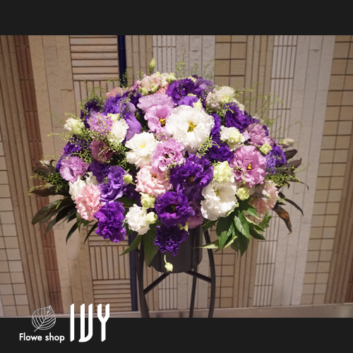 【花事例409】DEICY新宿ルミネ2店様のリニューアルオープン祝いにお届けしたオシャレスタンド花紫系