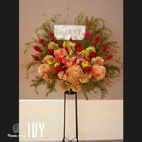 【花事例413】中野サンプラザ DEZERT様の出演祝いにお届けしたスタンド花　