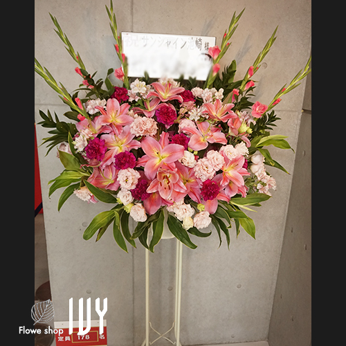 【花事例434】渋谷ユーロライブ サンシャイン池崎様にお届けしたスタンド花