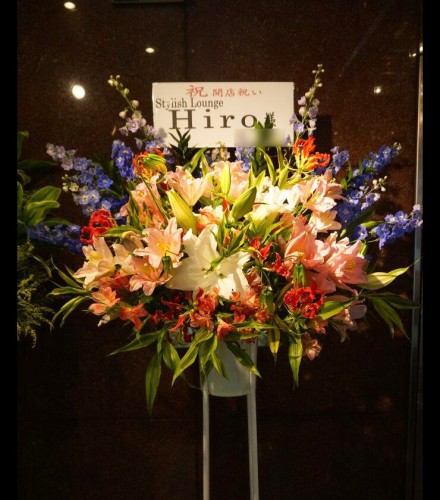 【花事例448】東池袋 Stylish Lounge Hiro様の開店祝いにお届けしたスタンド花