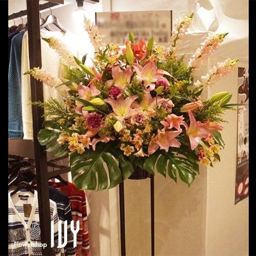 花事例018 キャスパージョン新宿ルミネエスト店様 新宿ルミネeast リニューアルオープン祝で届けたスタンド花 新宿 花屋flowershopivy 新宿 花屋 Flowershopivy
