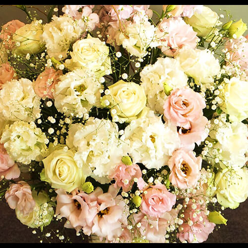 大きめアレンジメント ストック トルコキキョウ2種 バラ カスミ草他 新宿 花屋 Flowershopivy