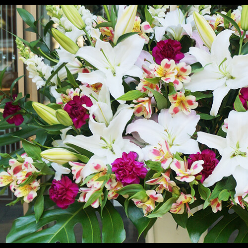 配達回収無料 スタンド花1段 グラジオラス ユリ カーネーション他 新宿 花屋 Flowershopivy