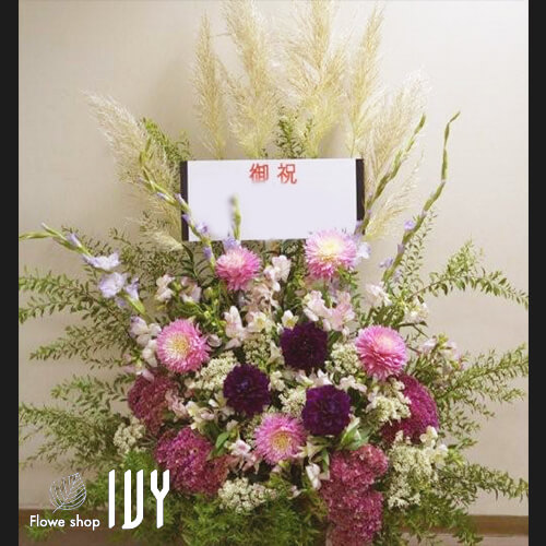 【花事例168】美輪明宏様 テアトル銀座 公演御祝いで届けたアレンジメント装花