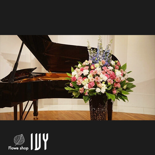 【花事例079】石田ピアノ教室様 汐留ホール ピアノ発表会に届けた壇上装花