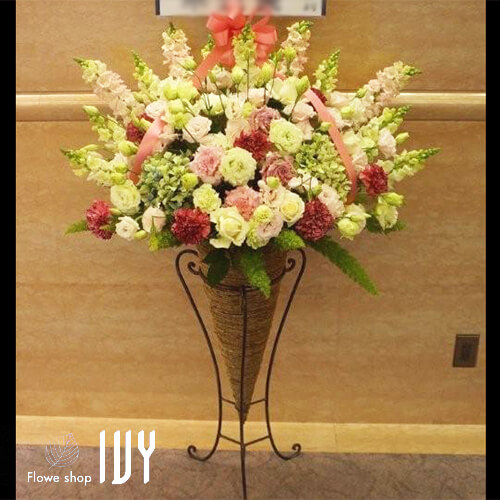 【花事例012】鈴木慶江様　紀尾井ホール 公演祝いで届けたコーンスタンド花