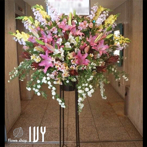 【花事例017】CLUB MEROUZE様　新宿歌舞伎町　1周年祝で届けたスタンド花