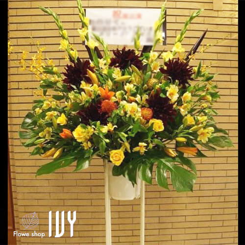 【花事例219】おのりく様 新宿・市ヶ谷グランドヒルホール　ピアノ発表会にお届けしたスタンド花