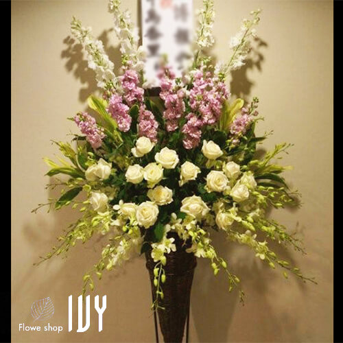 【花事例161】新宿京王プラザホテル 講演祝いで届けたスタンド装花