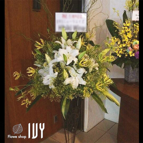 【花事例088】ACCELAIRE Restaurant-I様 渋谷神宮前 5周年祝いで届けたスタンド花
