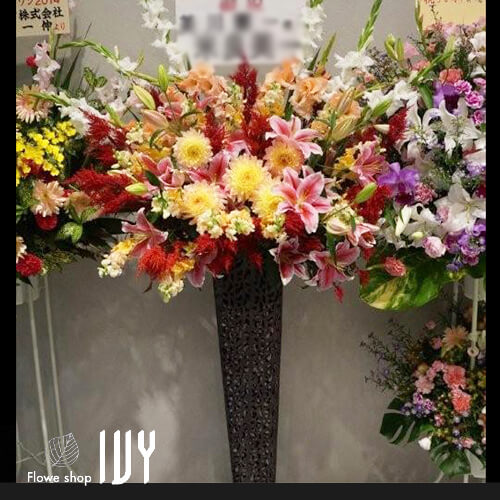 【花事例110】美川憲一様 港区赤坂草月ホール 公演祝いで届けたスタンド花