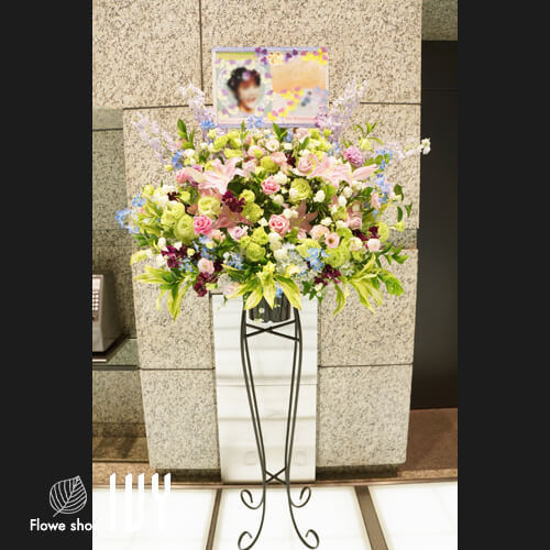 【花事例344】キムジュンス様 東京国際フォーラム 公演祝いにお届けしたスタンド花
